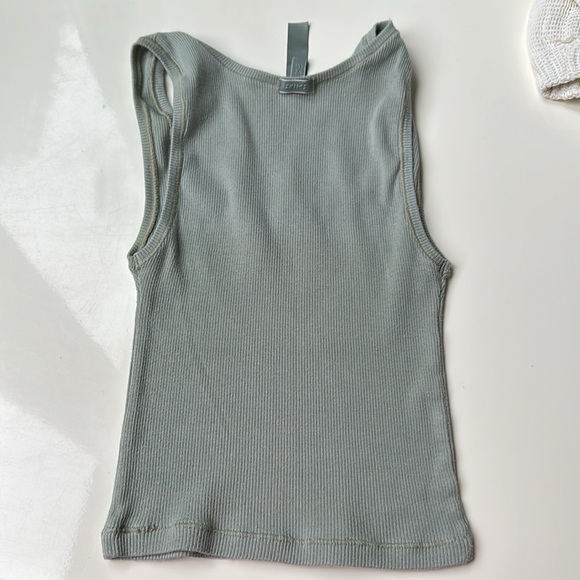 Skims tank top XS - Picture 2 of 3